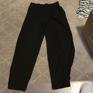 Black cropped leg pants